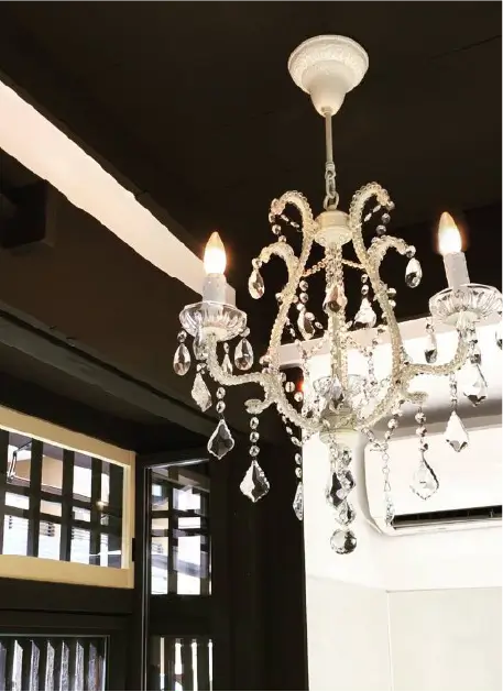 店内風景 シャンデリア